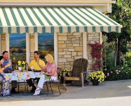 Retractable Awnings are a Great Investment for Businesses