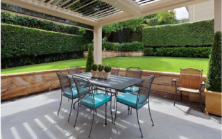 Retractable Awnings vs. Pergola – Which is Better