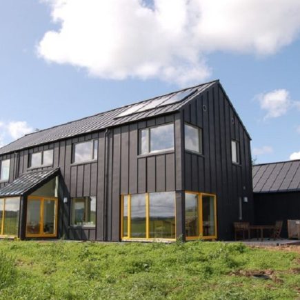 Let the humidity away from the metal building